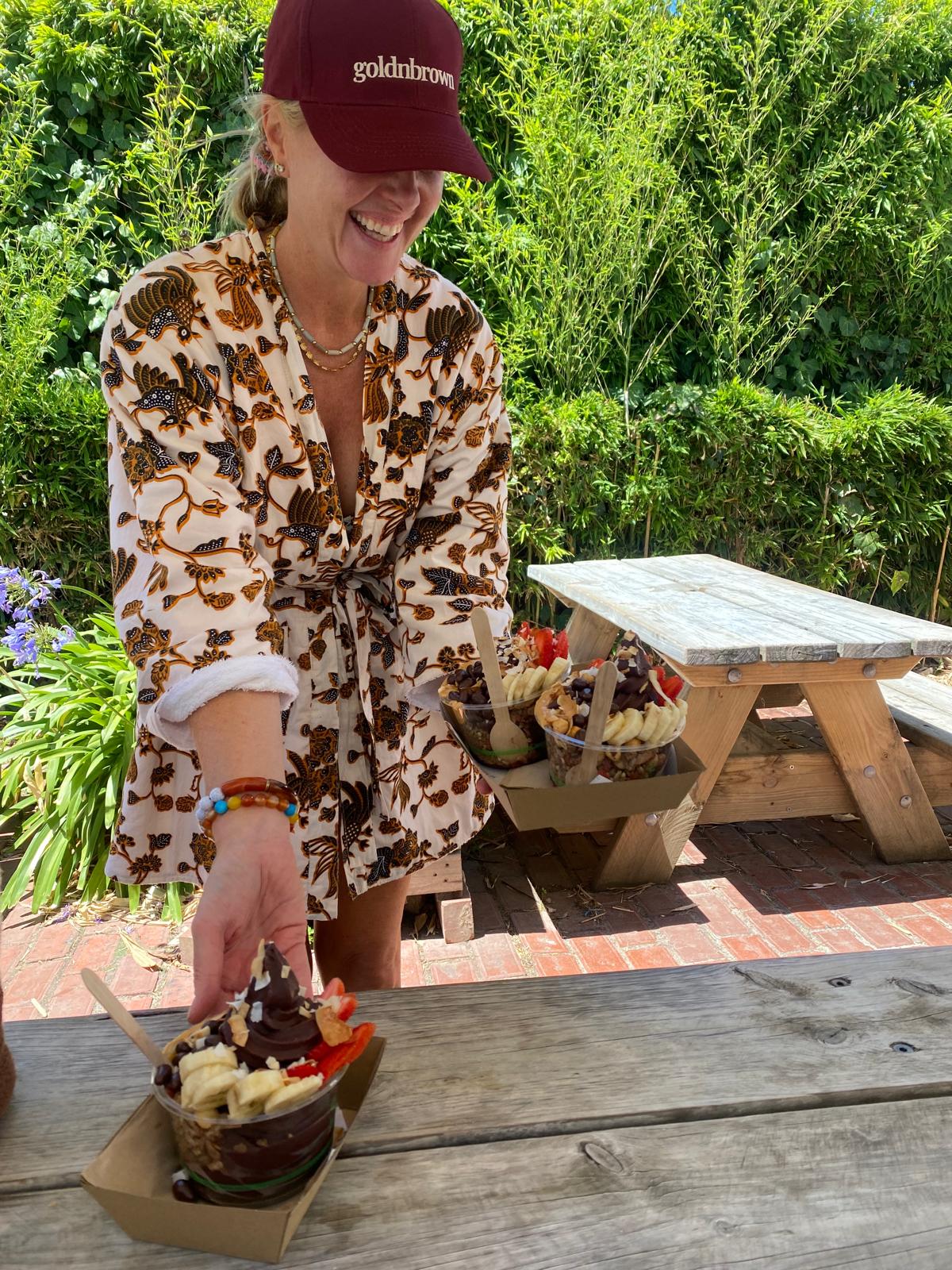 goldnbrown cap burgundy