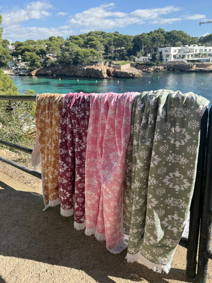 GnB towel - pink maggie